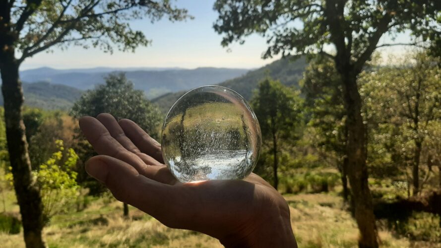 Boule en verre, système d’harmonisation énergétique